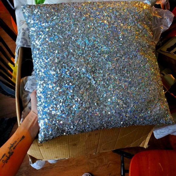 Grey leopard/ sequin pillow with ordinary pillow - Picture 1 of 3